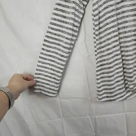 Cat & Jack Womens Gray White Striped Long Sleeve Crew Neck Basic T Shirt Size XL - Picture 3 of 7